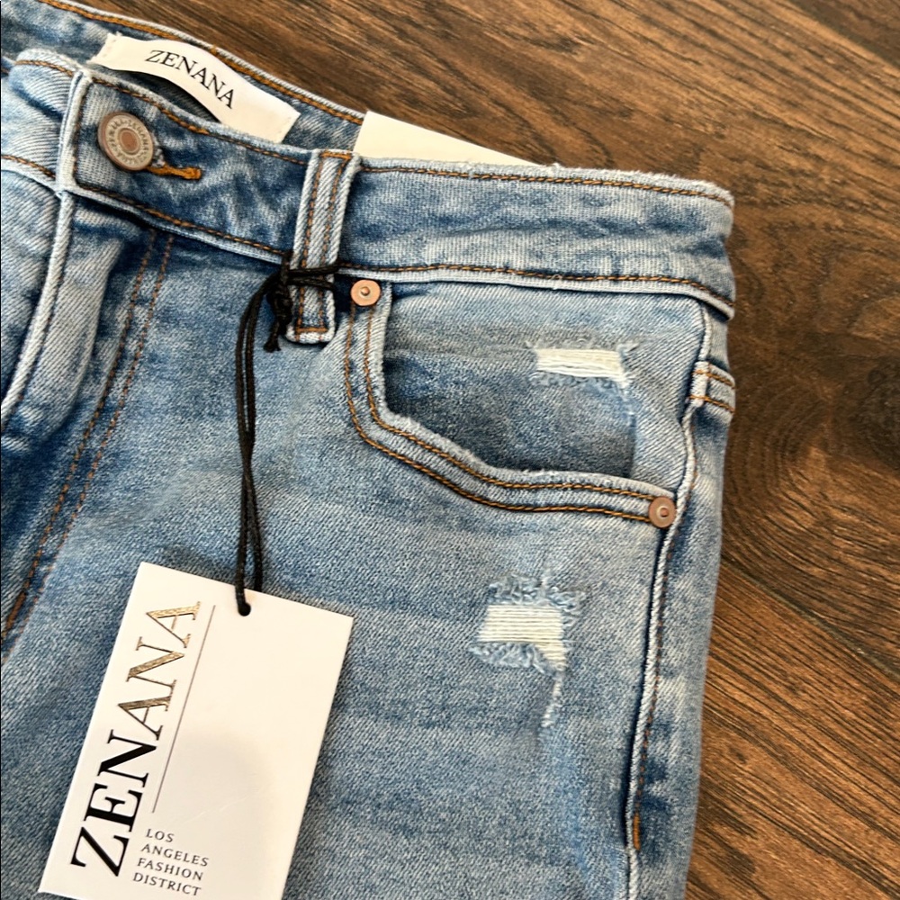 NWT Distressed Cropped Zenana Jeans Size 28 - Picture 5 of 6